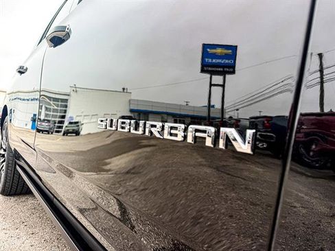 Used 2025 Chevrolet Suburban High Country image 13