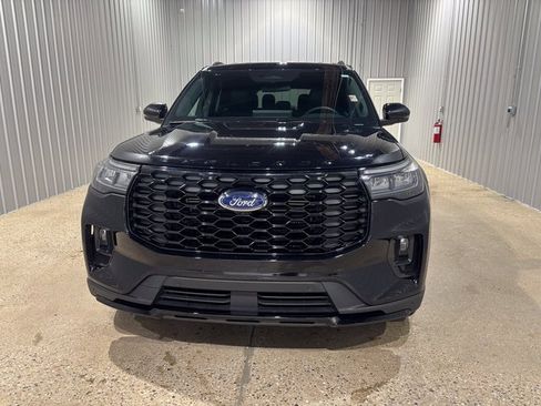 Used 2025 Ford Explorer ST-Line w/ ST-Line Street Pack image 9