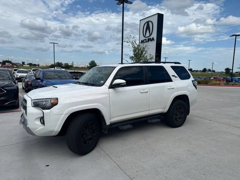 Used 2019 Toyota 4Runner TRD Off-Road Premium AWD/4WD image 4
