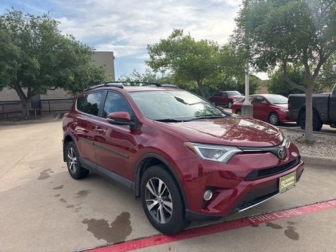 Used 2018 Toyota RAV4 XLE image 3