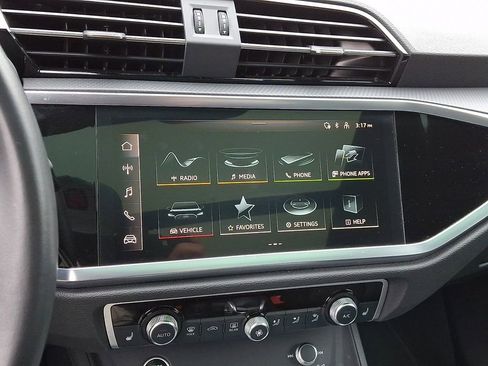 Used 2024 Audi Q3 2.0T Premium image 16