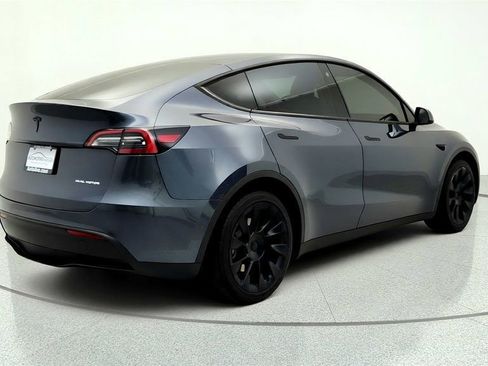 Used 2022 Tesla Model Y Long Range AWD/4WD image 5