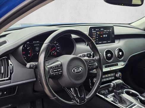 Used 2018 Kia Stinger Premium image 13