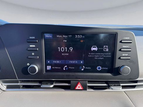 Used 2024 Hyundai Elantra SE image 23