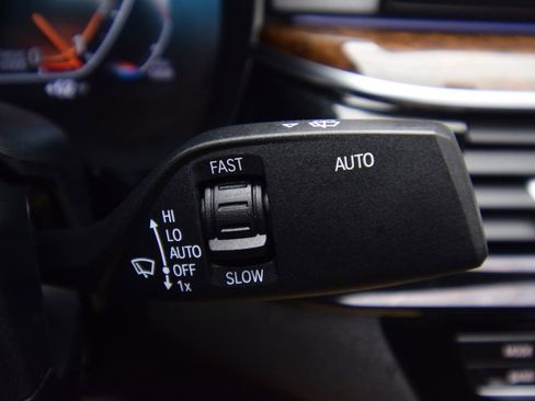 Used 2020 BMW 530i xDrive w/ Premium Package image 38