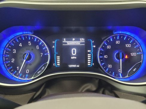 Used 2017 Chrysler Pacifica Touring-L w/ Tire & Wheel Group image 23