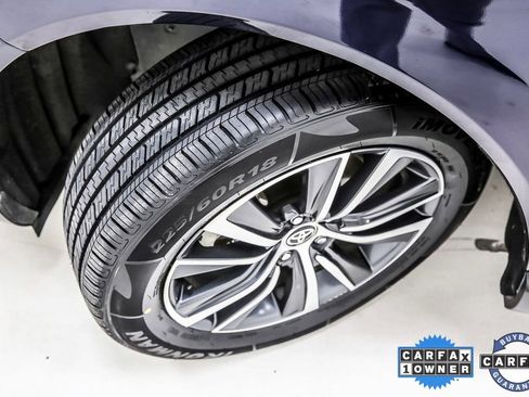 Used 2023 Toyota Venza LE image 12