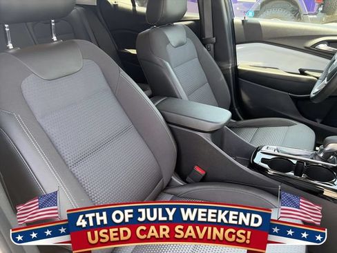 Used 2024 Chevrolet Trax LT w/ Driver Confidence Package FWD image 11