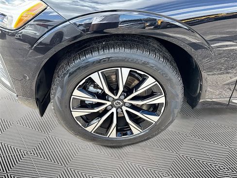 Used 2023 Volvo XC60 B5 Plus image 35