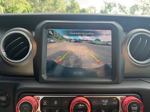 Used 2020 Jeep Gladiator Rubicon AWD/4WD image 32