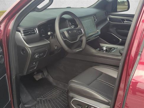 Used 2025 Jeep Wagoneer Series II w/ Premium Group I AWD/4WD image 11
