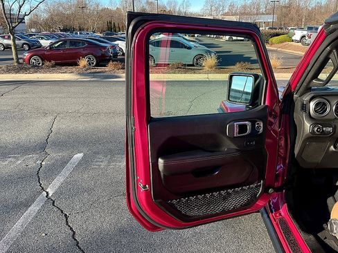 Used 2022 Jeep Wrangler Unlimited Rubicon w/ Xtreme Recon 35" Tire Package image 12