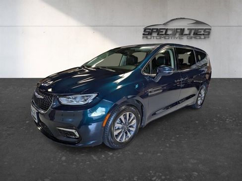 Used 2022 Chrysler Pacifica Touring-L w/ Uconnect Theater Family Group FWD image 5
