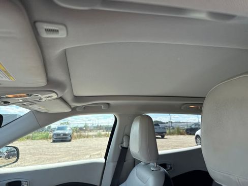 Used 2018 Jeep Compass Limited w/ Navigation Group AWD/4WD image 17