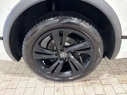 Certified 2023 Volkswagen Tiguan SE R-Line image 31