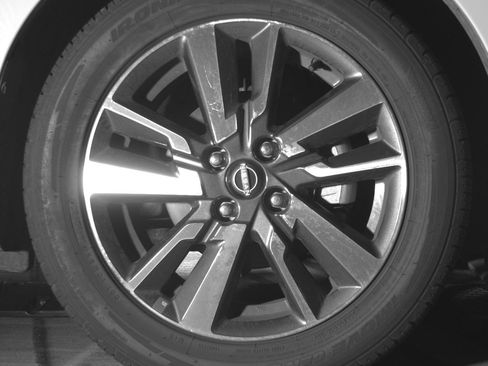 Used 2025 Nissan Versa SV FWD image 16