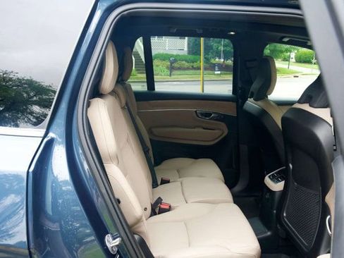 Used 2025 Volvo XC90 T8 Plus w/ Protection Package Premier AWD/4WD image 52