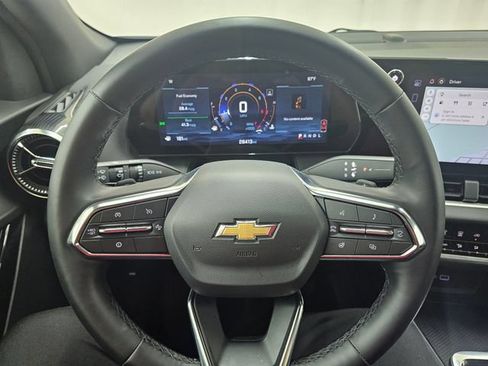 Used 2026 Chevrolet Equinox LT FWD image 8