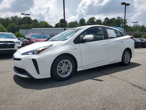 Used 2022 Toyota Prius LE FWD image 3