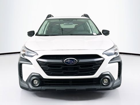 Used 2025 Subaru Outback Premium image 2