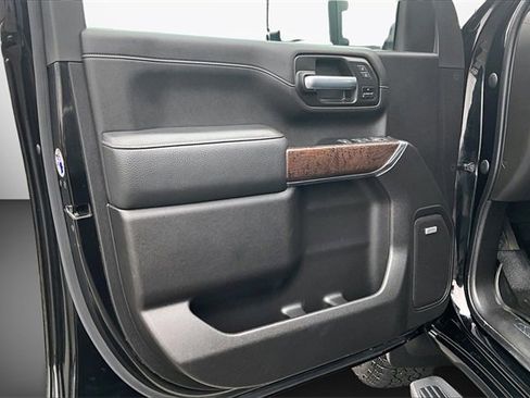 Used 2022 GMC Sierra 2500 Denali w/ Denali Ultimate Package image 17