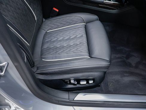 Used 2020 BMW ALPINA B7 xDrive w/ Luxury Rear Seating Package image 44