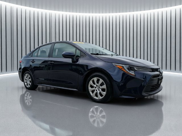 Used 2025 Toyota Corolla LE FWD image 2