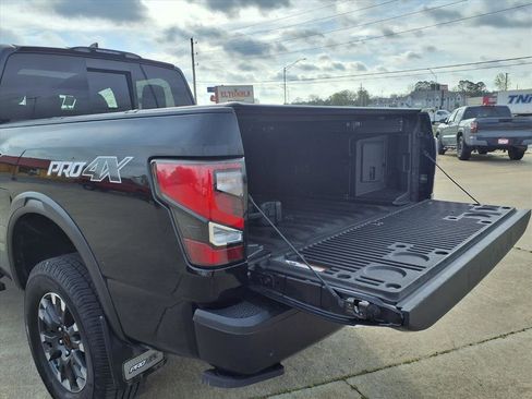 Used 2023 Nissan Titan PRO-4X w/ Pro-4x Convenience Package image 18