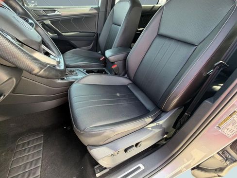 Used 2022 Volkswagen Tiguan SE R-Line FWD image 5