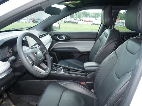 Used 2023 Jeep Compass Limited AWD/4WD image 3