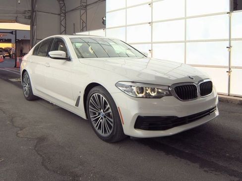 Used 2019 BMW 530e w/ Convenience Package image 3
