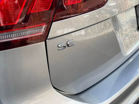Certified 2022 Volkswagen Tiguan SE R-Line image 30