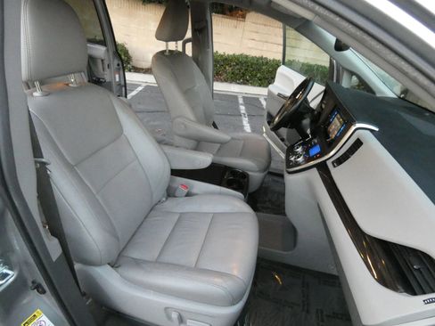 Used 2015 Toyota Sienna XLE image 26