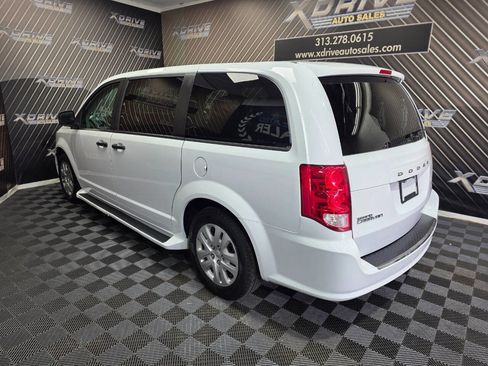 Used 2019 Dodge Grand Caravan SE image 9