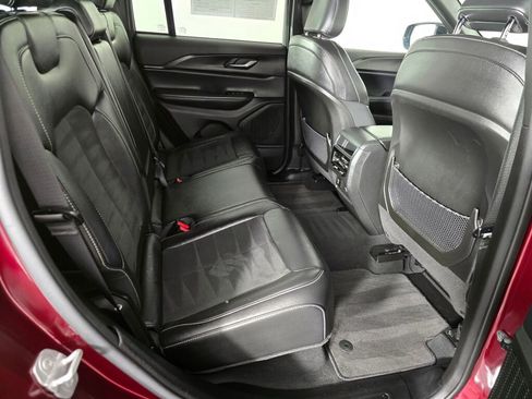 Used 2024 Jeep Grand Cherokee Altitude image 38