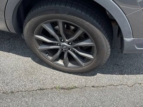 Used 2019 Ford Explorer XLT w/ Equipment Group 202A AWD/4WD image 7