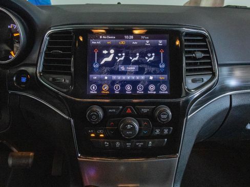 Used 2022 Jeep Grand Cherokee Limited image 4