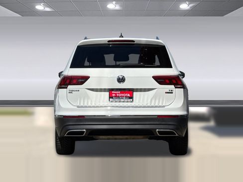 Used 2018 Volkswagen Tiguan SEL AWD/4WD image 9