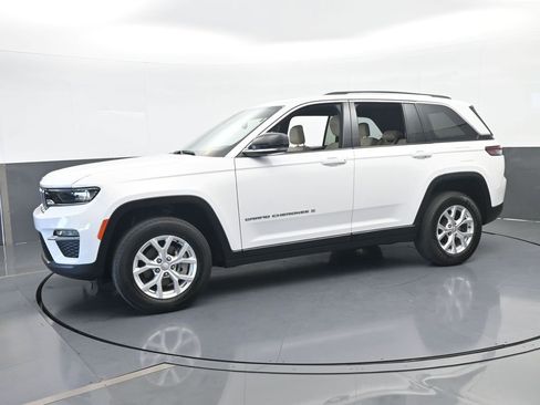 Used 2023 Jeep Grand Cherokee Limited image 2