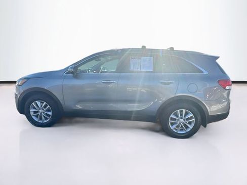 Used 2018 Kia Sorento LX image 4