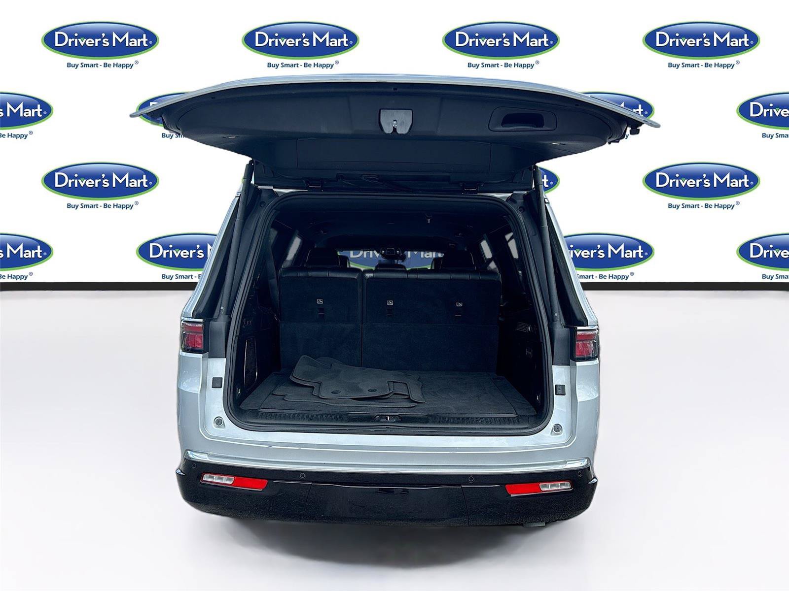 Used 2024 Jeep Wagoneer L Series II RWD image 27