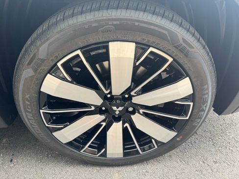 New 2025 Mitsubishi Outlander SE image 9