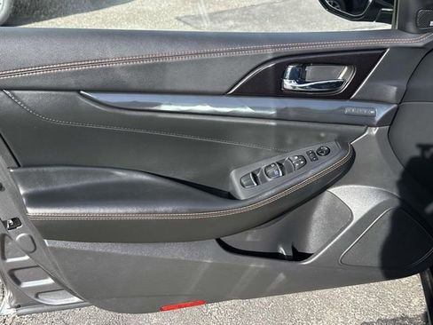 Used 2019 Nissan Maxima SR w/ Premium Package image 11