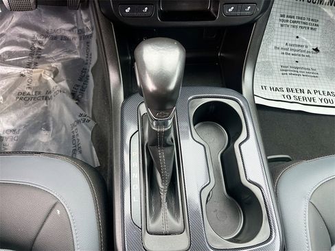 Used 2022 Chevrolet Colorado Z71 image 17