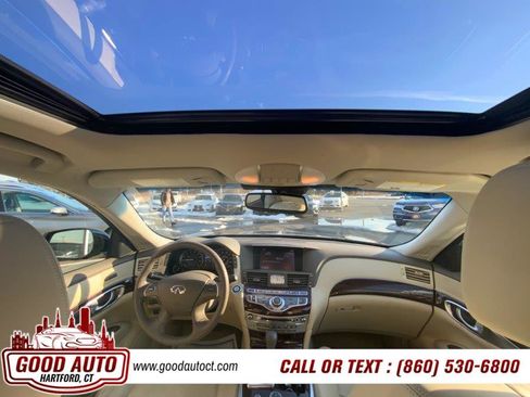 Used 2017 INFINITI Q70 5.6 image 10