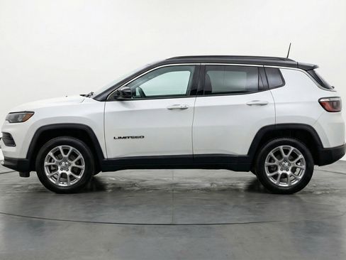 Used 2025 Jeep Compass Limited image 5