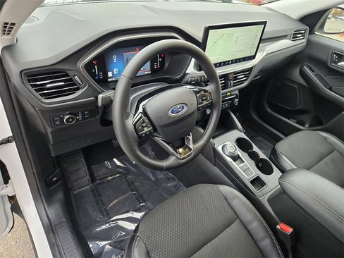 Used 2023 Ford Escape SE w/ Class II Trailer Tow Package image 15