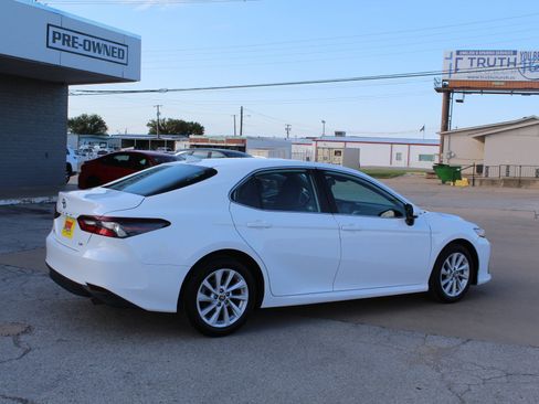 Used 2024 Toyota Camry LE image 4