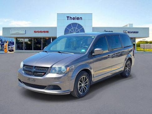 Used 2016 Dodge Grand Caravan SE FWD image 2