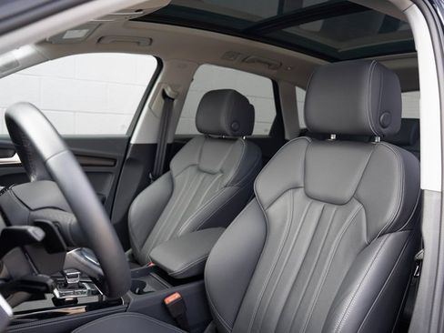 Certified 2025 Audi Q5 2.0T Premium Plus image 5